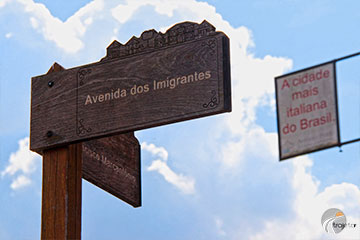 Antônio Prado - Placas de madeira para identificação das ruas