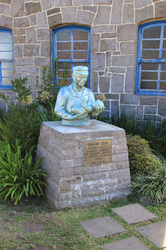 Canela - Busto em homenagem à Salvador Celia junto ao Espaço Cultural Casa de Pedra