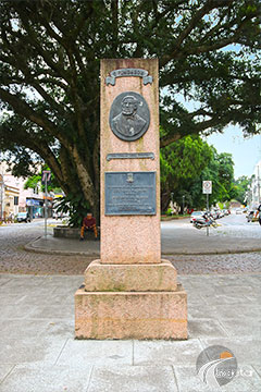 Urussanga - Monumento ao Fundador na Praça Anita Garibaldi
